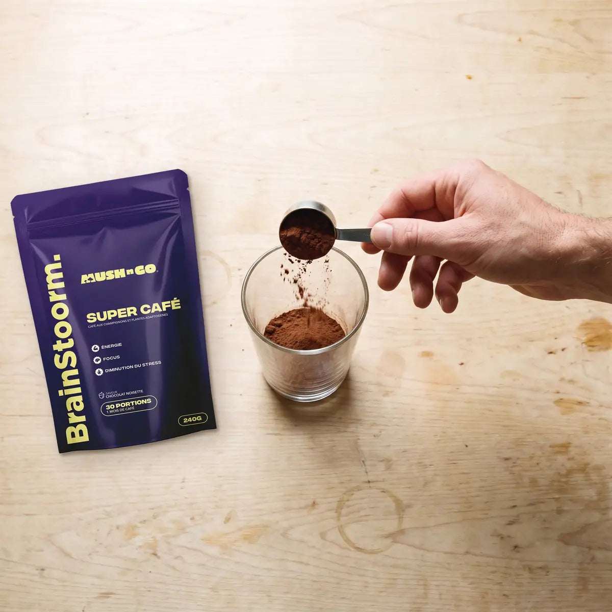 Measure 2 spoons of powder